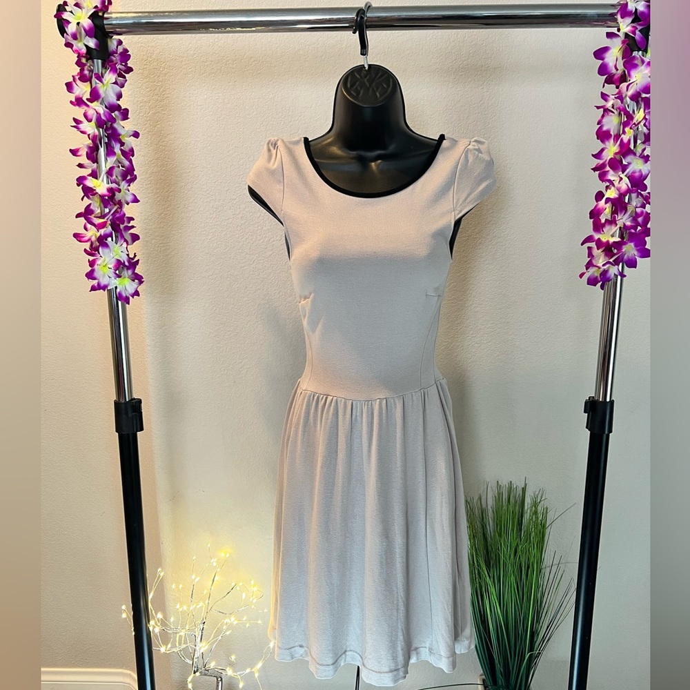 LAST PRICE H&M Cream Brown muscle sleeves fit and flare below knee dress size XS - Picture 3 of 12